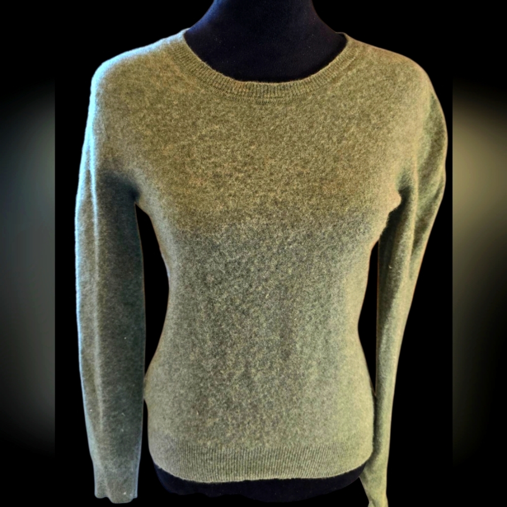 Tahari 100% 2 Ply Cashmere Sweater